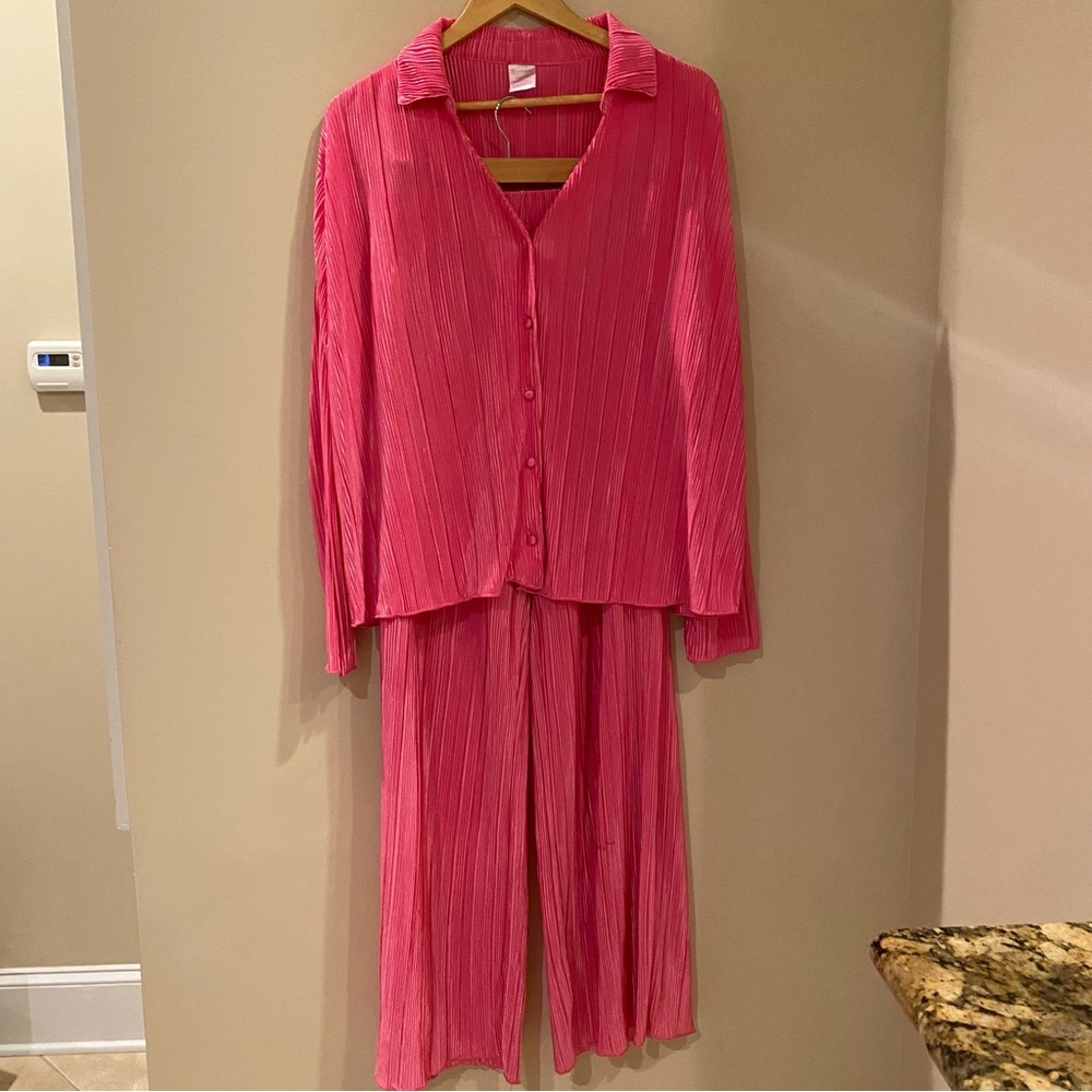 Pink pleated set